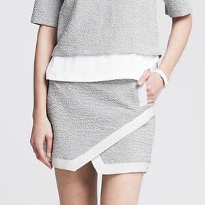 BANANA REPUBLIC NWOT Textured Piped Mini Skirt
